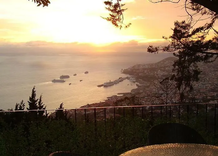Charmoso No Funchal, Com Grande Jardim E Vista Esplendida *