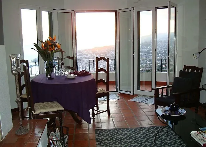 Charmoso No Funchal, Com Grande Jardim E Vista Esplendida *